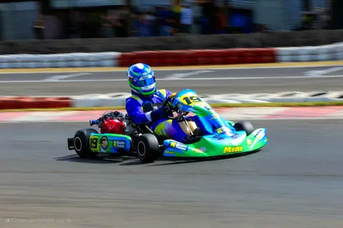 Gabriel em alta velocidade na pista