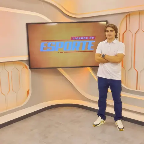 Gabriel no estúdio do programa Ligados no Esporte