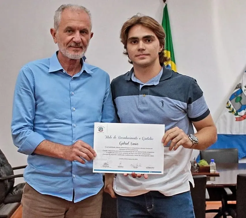 Gabriel recebe o Título de Reconhecimento e Gratidão em uma homenagem oficial