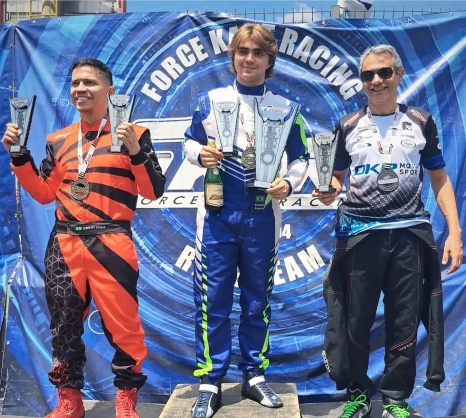 Gabriel no alto do pódio da FKart San Marino, seu primeiro título